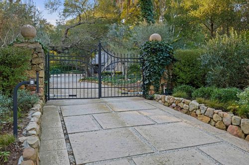 811 Picacho Lane, Montecito, CA, 93108 | Card Image