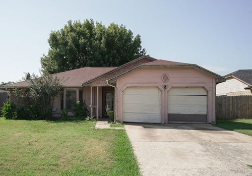 2641 Berkshire Ln, Grand Prairie, TX, 75052-3815 | Card Image