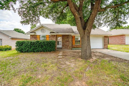1014 Oakchase Ct, Azle, TX, 76020-2550 | Card Image