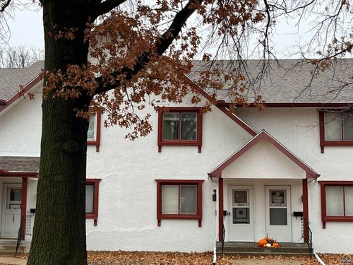 2004 Greenbriar Dr, Emporia, KS, 66801-5746 | Card Image