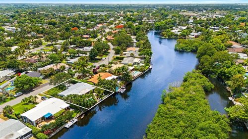 425 Ne 29th St, Wilton Manors, FL, 33334-2045 | Card Image