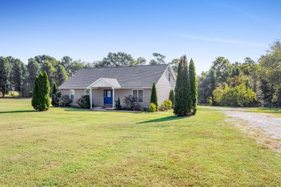 746 Stratton Rd, House other with 4 bedrooms, 3 bathrooms and 6 parking in Huntland TN | Image 2