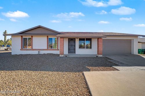 8022 N Oldfather Dr, Tucson, AZ, 85741-1065 | Card Image