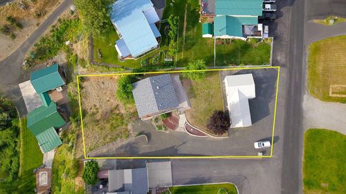 119 Blossom Ct, Seven Bays, WA, 99122-8704 | Card Image