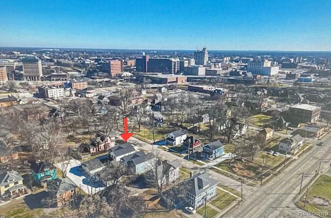 Aerial view of the surrounding area | Image 32