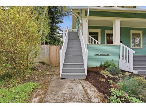3504 Se Sherman St, Portland, OR, 97214-5756 | Card Image