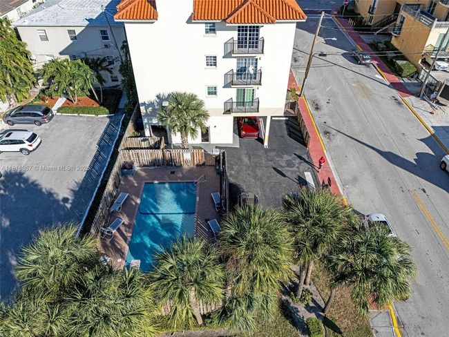 APT-202 - 8900 Collins Ave, Condo with 3 bedrooms, 2 bathrooms and null parking in Surfside FL | Image 21