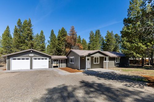16100 Hawks Lair Rd, La Pine, OR, 97739-9798 | Card Image