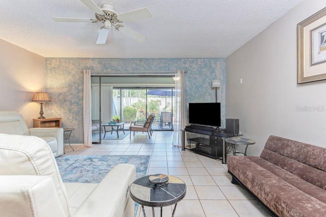 597 Lakeside Dr, Condo with 2 bedrooms, 2 bathrooms and null parking in BRADENTON FL | Image 12