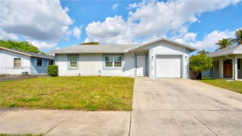 1211 Nw 2nd St, Dania Beach, FL, 33004-2635 | Card Image