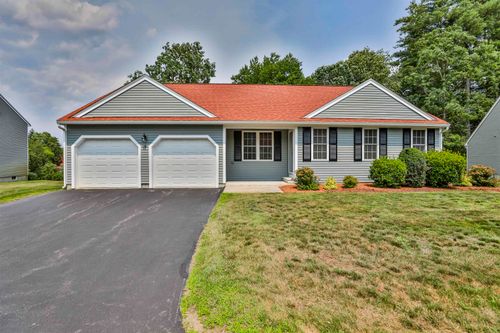 4 Myopia Ln, Nashua, NH, 03063-2817 | Card Image