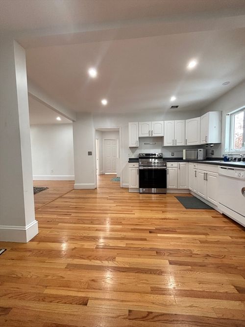 2-554 Main St, Wakefield, MA, 01880-3350 | Card Image