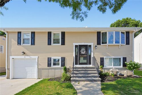 33 Scott Dr, Riverside, RI, 02915-2617 | Card Image