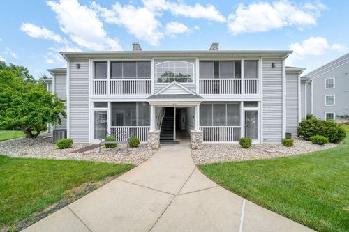824 W Barrington Cir, Jackson, MI, 49203-2582 | Card Image