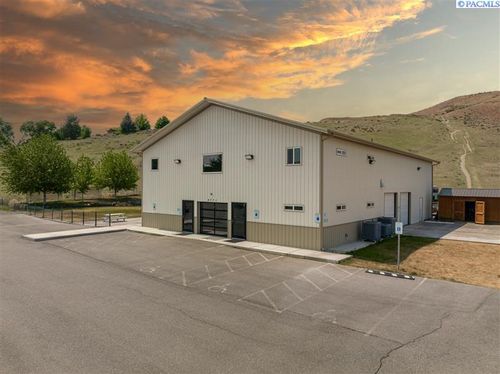 4771 W Van Giesen St, West Richland, WA, 99353-5085 | Card Image