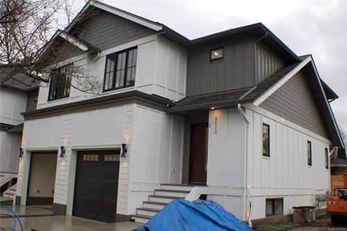 2-3513 Henderson Rd, Victoria, BC, V8P5B2 | Card Image