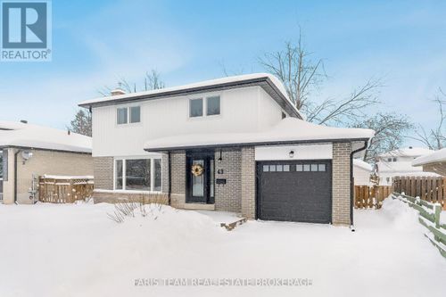 43 Jeffrey St, Barrie, ON, L4M4L4 | Card Image