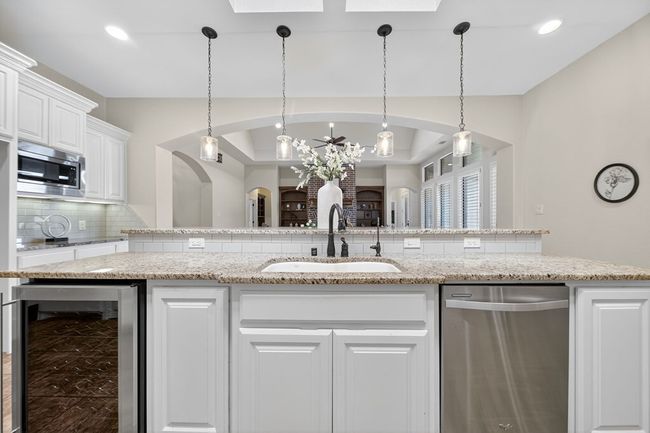 2507 Regency Oaks, House other with 4 bedrooms, 3 bathrooms and 3 parking in Midland TX | Image 15