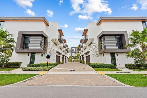 1056 N Victoria Park Rd, Fort Lauderdale, FL, 33304-2414 | Card Image