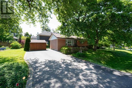 1304 Avon Cres, Oakville, ON, L6J2T7 | Card Image