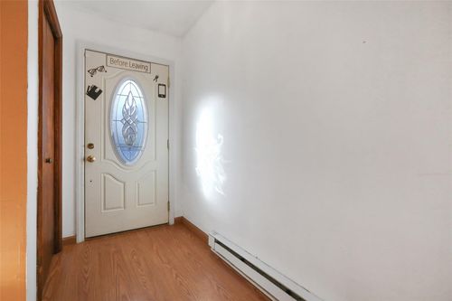 39 Roundtree Court, Beacon, NY, 12508 | Card Image