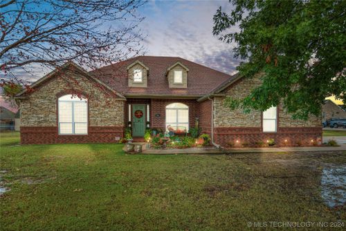 2005 S Pierce Avenue, Wagoner, OK, 74467 | Card Image