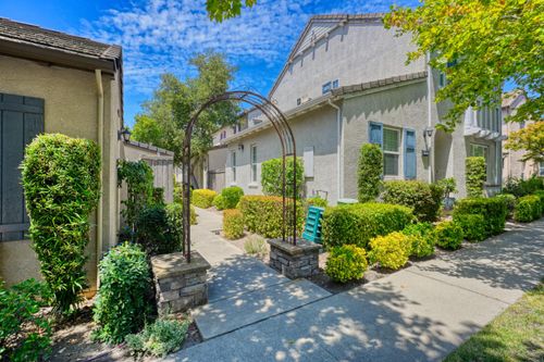 43-43 Villa Gardens Court, Roseville, CA, 95678 | Card Image