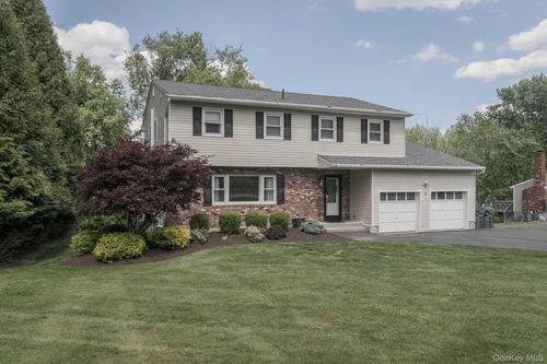 12 Midland Ave, Central Valley, NY, 10917-3518 | Card Image