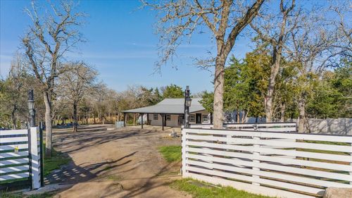 240 Riddle Rd, Cedar Creek, TX, 78612-3371 | Card Image