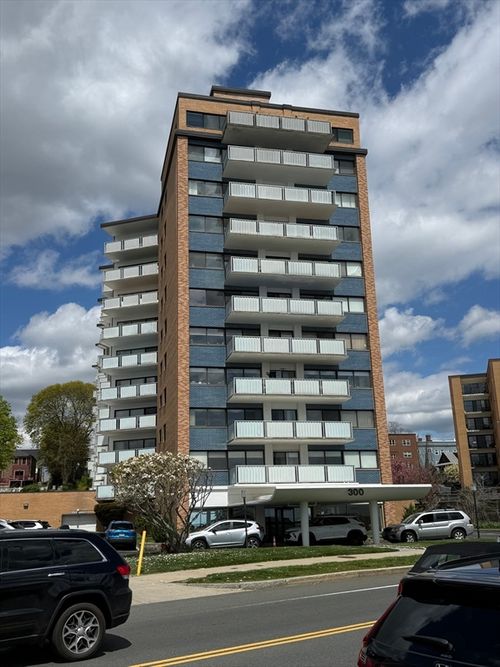207-300 Lynn Shore Dr, Lynn, MA, 01902-4928 | Card Image