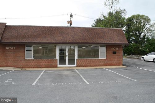 18705 Crestwood Dr, HAGERSTOWN, MD, 21742-2705 | Card Image