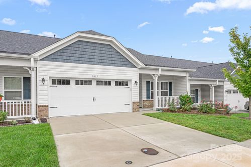 1673 Coopers Hawk Dr, Kernersville, NC, 27284-0210 | Card Image