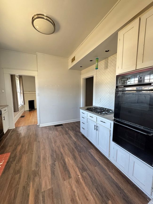 1912 29 Th St, House other with 3 bedrooms, 2 bathrooms and 2 parking in Snyder TX | Image 9