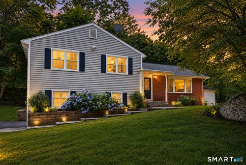 884 Indian Hill Rd, Orange, CT, 06477-1432 | Card Image