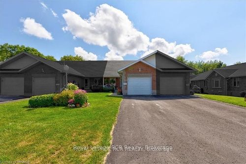123 Church St N, Mount Forest, ON, N0G2L2 | Card Image