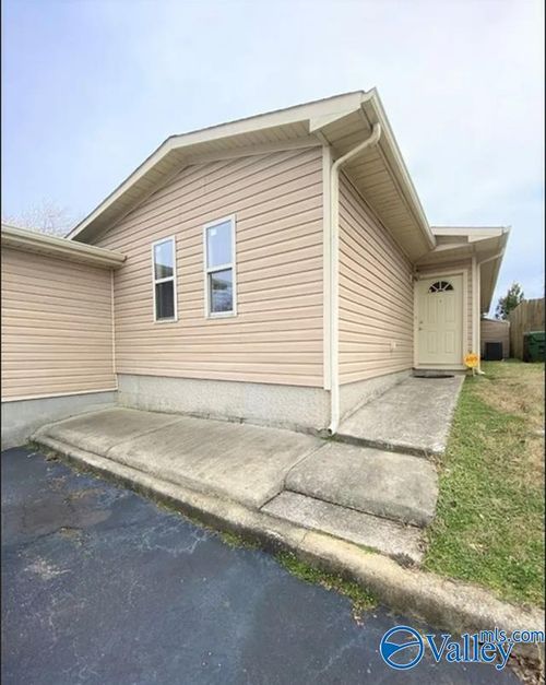 4319 Chalet Cir Nw, Huntsville, AL, 35810-4006 | Card Image