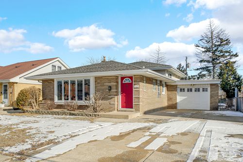 9523 S Kostner Ave, Oak Lawn, IL, 60453-3230 | Card Image