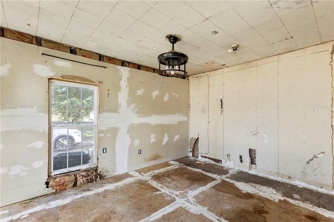 View of spare room | Image 8