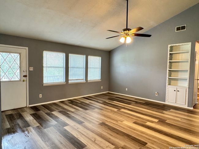 1665 Sparkman Dr, House other with 4 bedrooms, 2 bathrooms and null parking in Boerne TX | Image 6