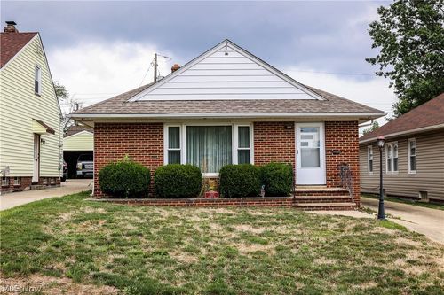 11517 Fordham Rd, Garfield Heights, OH, 44125-3535 | Card Image