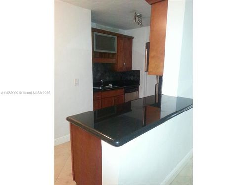 apt-10-2880 Pine Tree Dr, Miami Beach, FL, 33140-4319 | Card Image