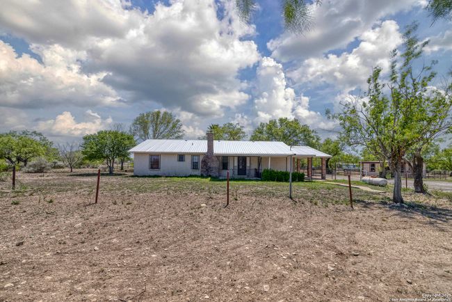 1390 Windmill Rd, House other with 2 bedrooms, 2 bathrooms and null parking in Uvalde TX | Image 23