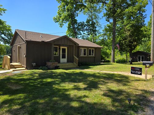 2130 Webster Park Dr, Howell, MI, 48843-9472 | Card Image