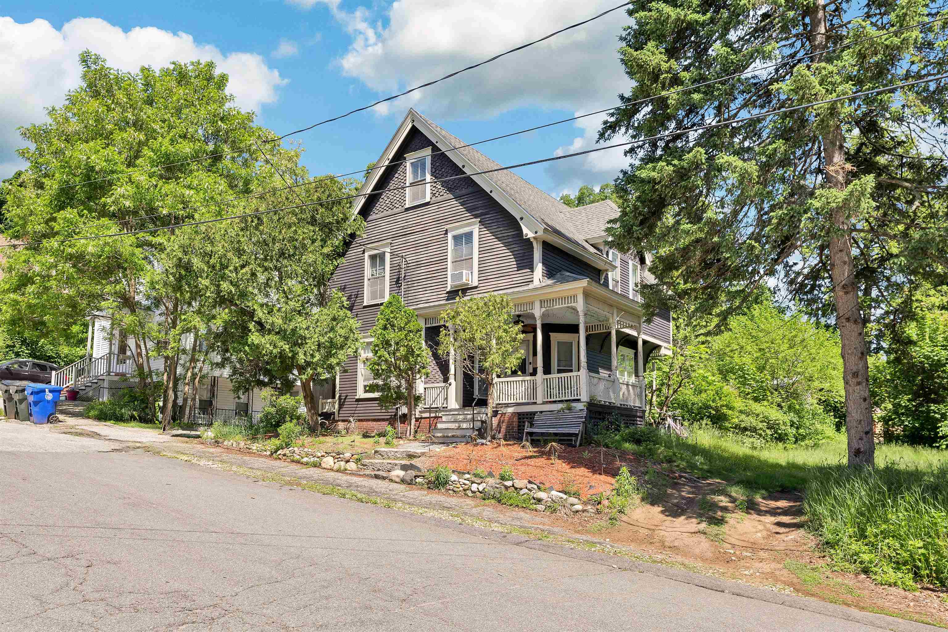 Charleston Ave, Manchester, NH 03102