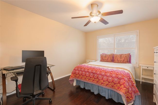 Large secondary bedroom. | Image 20