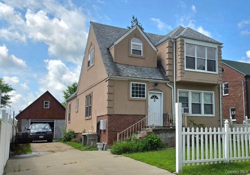 31 Cottage St, Monticello, NY, 12701-1201 | Card Image