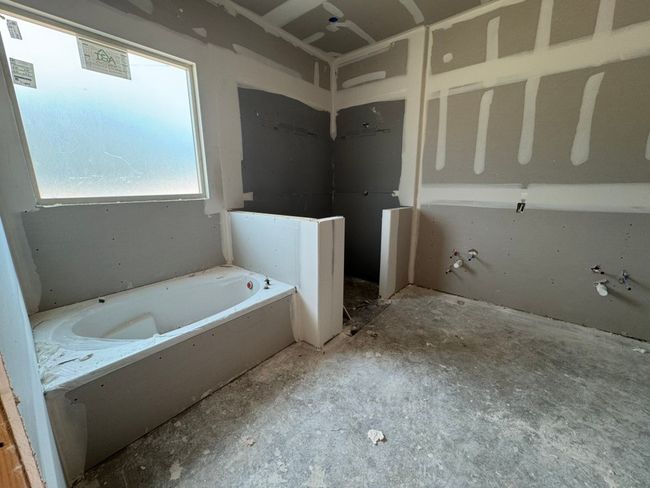 140 Oak Grove Way, House other with 4 bedrooms, 3 bathrooms and null parking in Springtown TX | Image 6