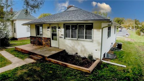 2911 Faraon St, Saint Joseph, MO, 64501-2638 | Card Image