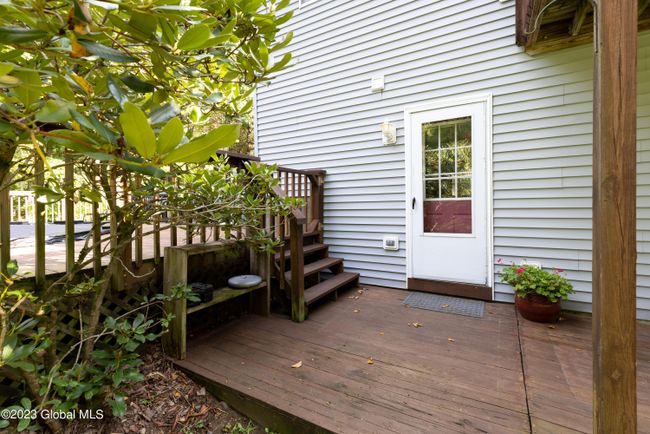 31-Door to lower deck/yard | Image 31