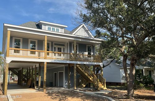 210 Ne 42nd St, Oak Island, NC, 28465-5447 | Card Image